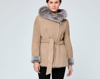 Beige Shearling Jacket Women, Hooded Real Suede Coat, Luxury Lambskin Winter Jacket, Fur Trimmed Suede Parka, Warm Sheepskin Coat Gift