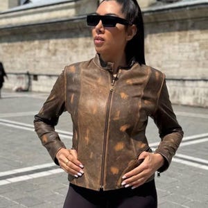 Vintage bruin verweerd leren damesjack – korte echt leren bovenkleding in bomberstijl