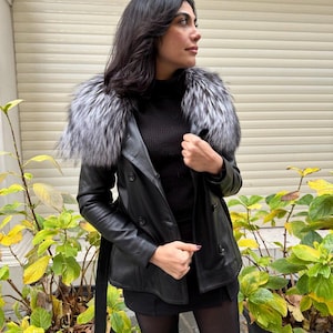 Handmade Lambskin Leather Jacket: Women&#39;s Winter Coat with Fox Fur Collar