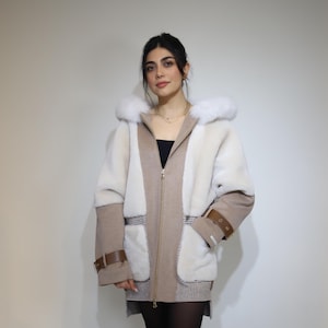 Luxury Camel Cashmere and Leather Coat for Women – Elegant Winter Jacket with Fox Fur Trim – Chic Wool Overcoat, Warm & Stylish Outerwear