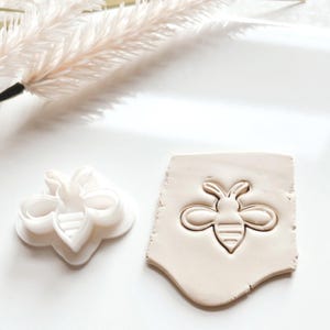 Emporte-pièce en pâte polymère en forme de bourdon | outil de coupe d'argile | Boucles d'oreilles en pâte polymère