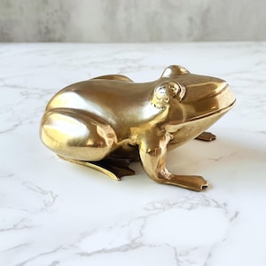 Vintage Solid Brass Frog Figurine – Mid Century Paperweight, Animal Decor, Frog Statue for Shelf, Office Display