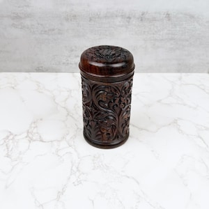 Caja redonda vintage de madera tallada a mano con tapa - Madera oscura con relieve floral