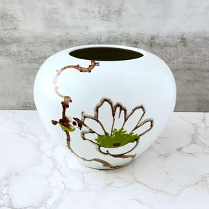 Hand-Painted Ceramic Bird Vase - Round White Floral Pottery, Vintage Nature-Inspired Decorative Vase, Asian-Inspired Home Decor