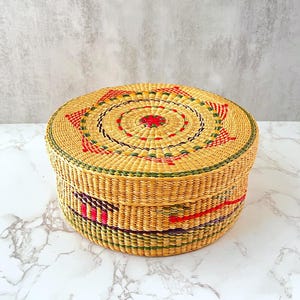 Vintage Handwoven Basket with Lid - Round Wicker Trinket Box, Natural Boho Decor, Lidded Storage Basket