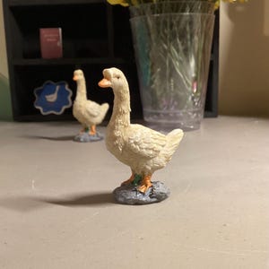 2.5 Inch Tall Micro Resin Desk Goose Ring Holder