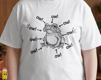 Ow Ow Ow png Rana anciana divertida PNG, Ow Everywhere Diseño de dibujos animados, Gráfico de humor sobre el envejecimiento, Estampado de camiseta con chiste sobre el dolor de los ancianos, Arte de fondo oscuro