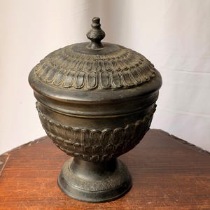 Vintage Bronze Lotus Pedestal Bowl Lidded Ritual Offering Vessel Jar