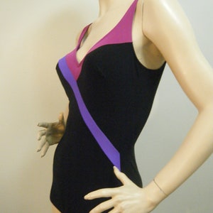 Vtg 70s 80s One piece colorblock Swim suit with skirted bottom small Medium image 4