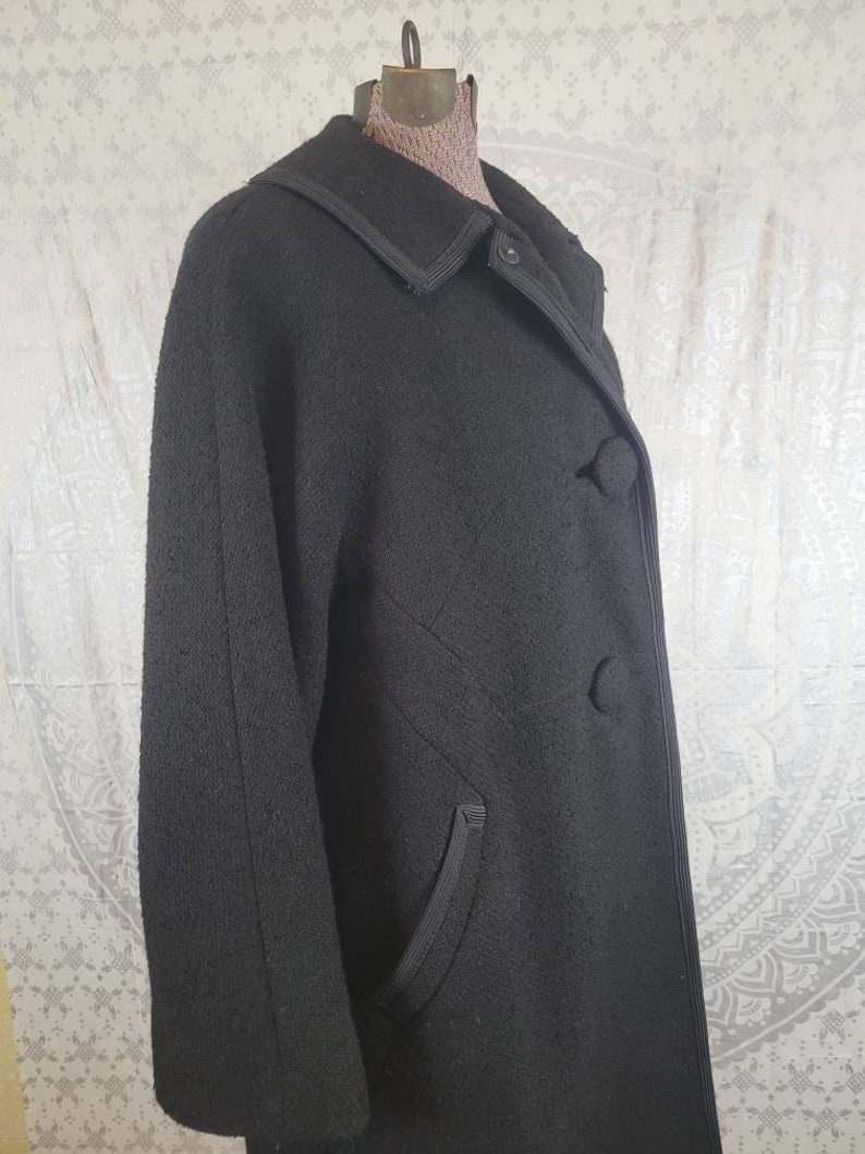 Vtg 1960s Black Wool swing coat with huge buttons Large image 4