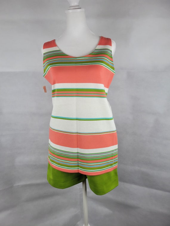 Vtg 1960s sleeveless top and shorts in coral and g