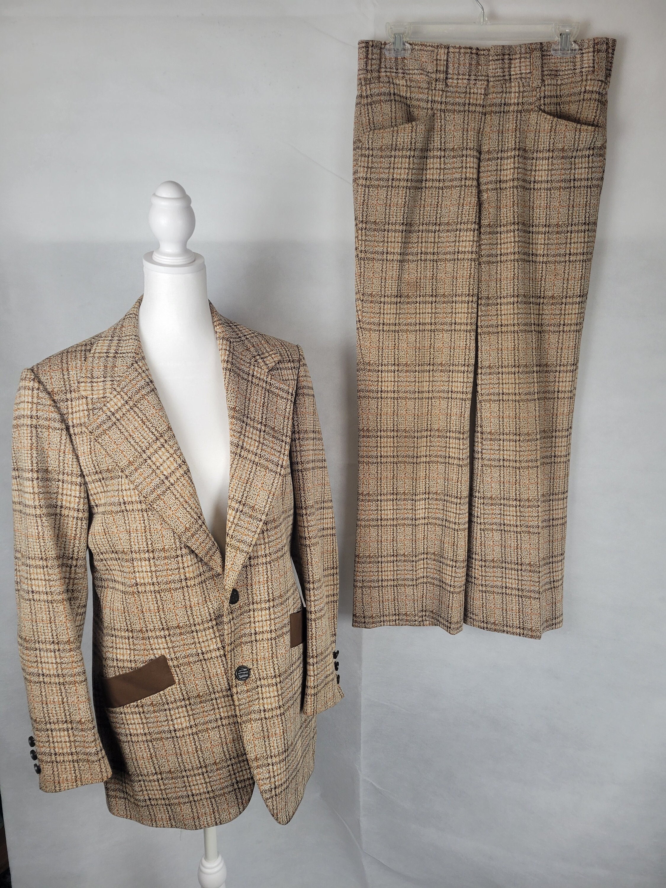 Hipsters Old suit  Hipster mens fashion, 1920s mens fashion