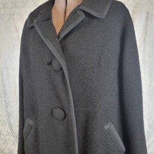Vtg 1960s Black Wool swing coat with huge buttons Large image 3