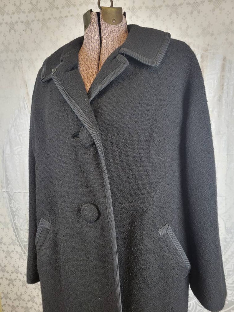 Vtg 1960s Black Wool swing coat with huge buttons Large image 3