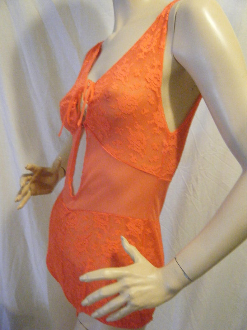 Vtg 1960s Chiffon and Lace see through Body suit with Peekaboo bodice Small image 4