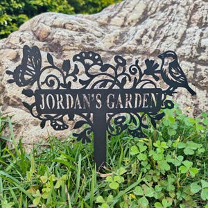 Custom Metal Garden Sign with Bird,Personalized Flower Garden Stake,Metal Garden Decor,Custom Garden Name Sign,Outdoor Yard Art,Lawn Signs