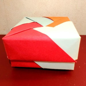 Scatola origami con motivo ad intreccio