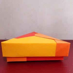 Scatola origami triangolare