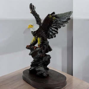 Eagle Sculpture 25 cm x 17 cm x 900 gr