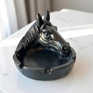 Horse Design Ashtray – Decorative Ceramic Ashtray for Smokers – Unique Western Decor – Handmade Animal Shaped Ash Tray
