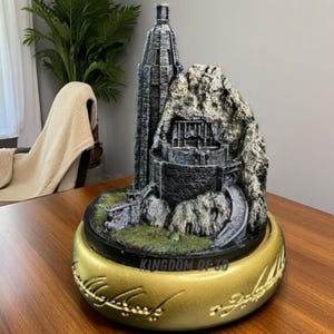 3D Helmet&#39;s Deep Figurine
