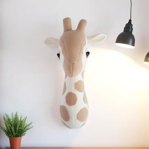 Beige Giraffe Head Wall Decor – Animal Bust Wall Art for Nursery, Kids Room & Safari Theme Home Decor