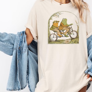 Frog And Toad Shirt, Classic Book Sweatshirts, Cottagecore Aesthetic Shirt, Book Lover Gift, Man I Love Frog Tee, Graphic tee,90s Frog Shirt