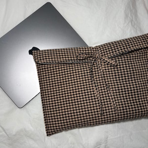 Classic Brown Gingham Laptop Sleeve | Quilted Laptop Case with Bow | Stylish MacBook Cover | Vintage-Inspired Computer Sleeve image 4
