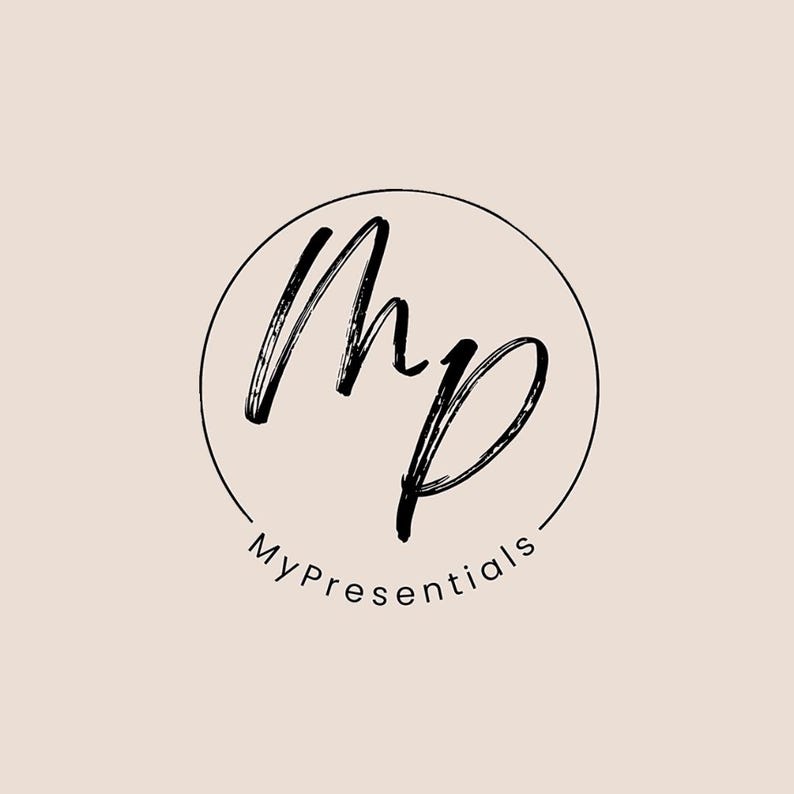 Puede incluir: Un dise&ntilde;o de logotipo con las letras "MP" en estilo manuscrito, encerradas en un c&iacute;rculo negro. Las palabras "MyPresentials" est&aacute;n escritas debajo del c&iacute;rculo en una fuente m&aacute;s peque&ntilde;a, sobre un fondo beige suave.