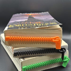 Zipper Bookmark - Unique 3D Printed Book Accessory, Cool Gift for Readers, Fun & Colorful Page Marker, Bookworm Gift, Book Lover Gift