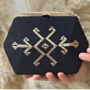 Bolso bordado con alambre con temática de escorpión de Mesopotamia, hecho a mano, diseño único