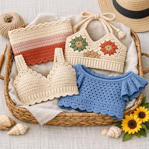 Peut inclure: Plusieurs hauts en crochet faits à la main sont présentés dans un panier en osier. On y trouve un soutien-gorge en crochet crème, un haut épaules nues bleu et un haut dos nu avec des motifs floraux. Un bandeau rayé et un chapeau de paille sont également visibles.