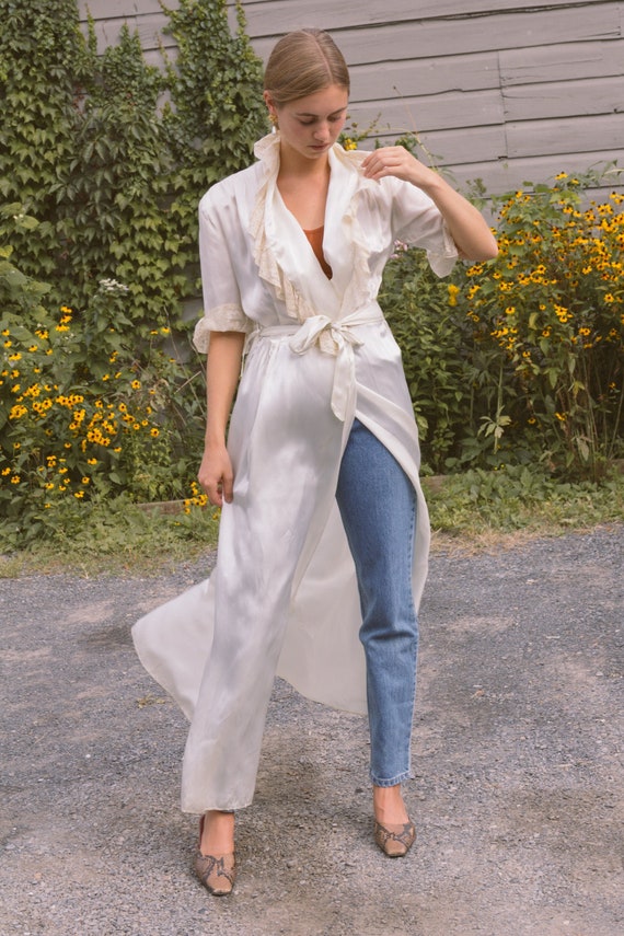 1940s Ivory Silk Dressing Robe