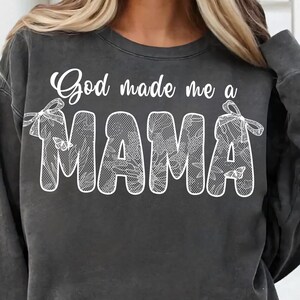 Mamas Segen PNG: Gott hat mich zur Mama gemacht, weiße Spitzenschleife Kokette, Osterdesign, Spitzengeschenk für Mama