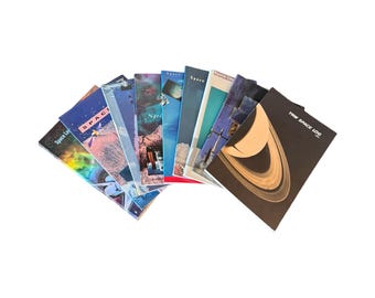 TRW Space Log - 9 ejemplares originales de TRW Space Log - varios años (1980-1990) - edición de bolsillo.