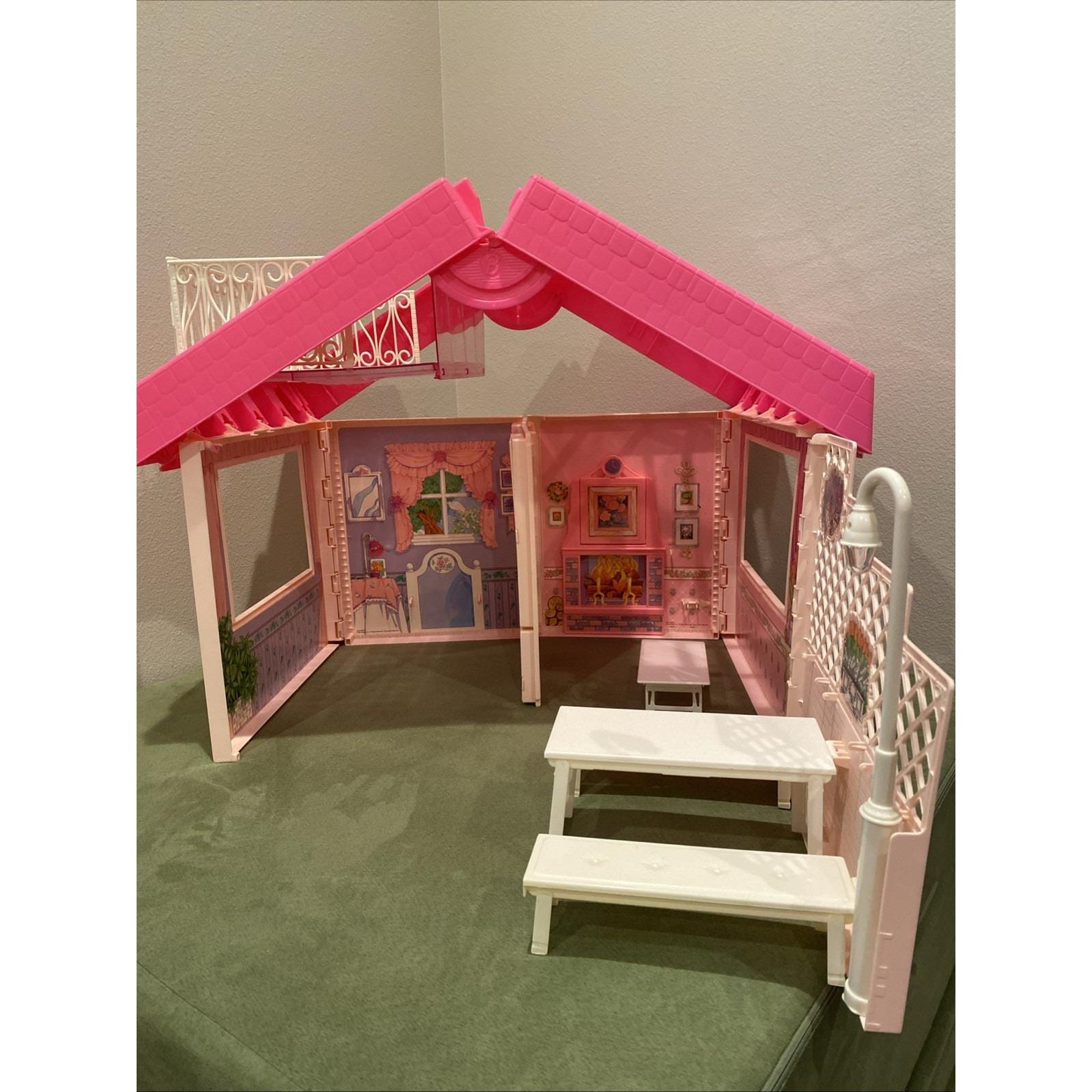 【お取り置き中】希少　ヴィンテージ　1992 バービーのドリームハウス　Fold ' n Fun  Playset House Barbie Fold N Fun Dollhouse 1992 Mattel With Some Accessories
