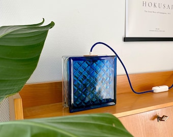 Lampa z bloku szklanego - DIAMOND Sapphire Blue - Lampa stołowa, Zrównoważone oświetlenie w stylu retro, Lampa z recyklingu, Ściemnialna