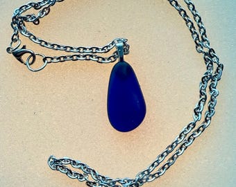 Collar de cristal azul pulido, cadena de acero inoxidable, joyería costera