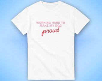 Trabajando duro para que mi perro se sienta orgulloso - Camiseta para amantes de los perros - Camiseta para dueños de perros
