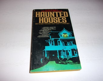 Haunted Houses by Richard Winer, Vintage 1978, Bantam Paperback Book, Cover Art