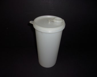 Vintage 1970s - 80s Tupperware White Plastic Pitcher w/ Tupperseal Lid - # 261-10, Retro, Iced Tea, Water, Decorative Display