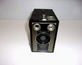 Vintage 1942 Brownie Target Six-16 Kodak Camera - Photography, Decor, Display, Collectible