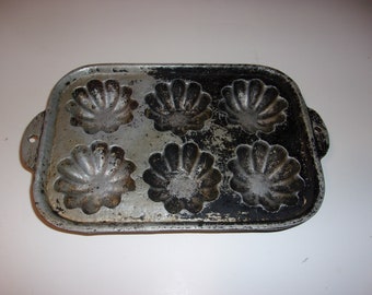 Vintage Turks Head Muffin or Cupcake Pan, Very Old, Collectible, Kitchen, Baking, Cupcakes, Shabby and Chic