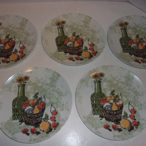 Group of Vintage 1960s-70s Plastic Plates - Texas-Ware, Pretty, Collectible, Groovy Designs