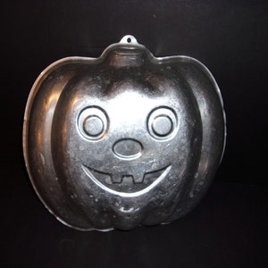 Wilton Brand 1987 Halloween Pumpkin Cake Pan # 502-9414, Vintage Collectible, Baking, Halloween, Trick or Treat