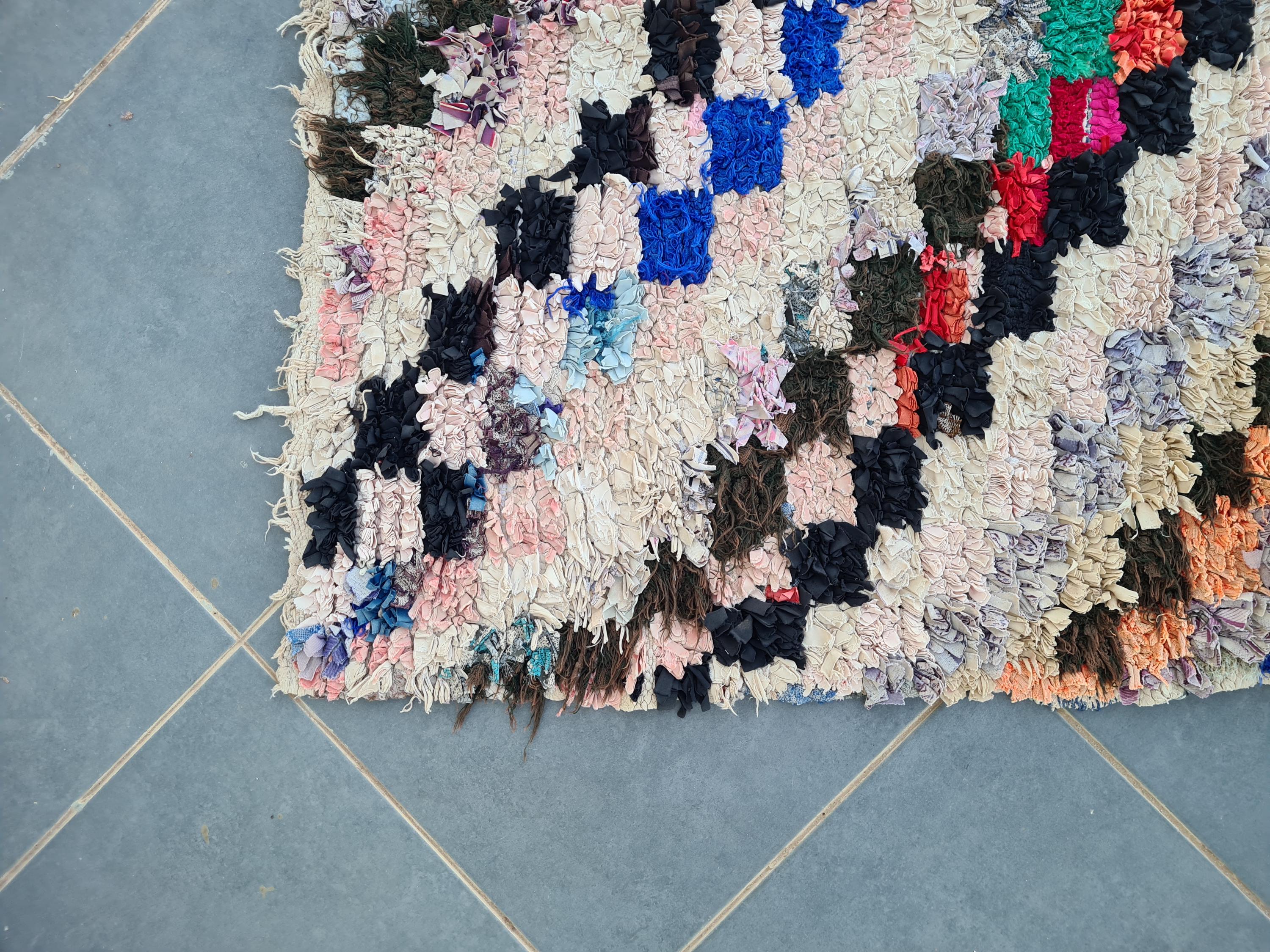 手織りモロッコベルベルラグ：鮮やかな幾何学模様のボヘミアンラグ