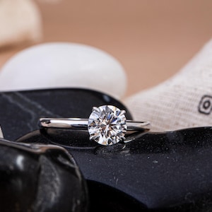 1.03 CT Lab Grown Diamond Engagement Ring: 18K White Gold, D VVS2, IGI Certified