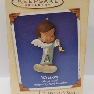 Distintivo Willow Mary's Angels Christmas Ornament 15th in Series Silver Bells