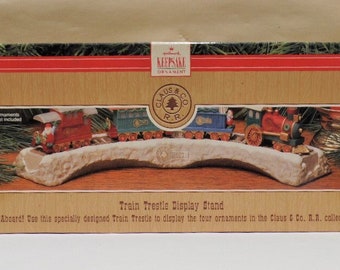 Hallmark Claus & Co. RR Train Trestle Display Stand 1991 NRFB NOS Train
