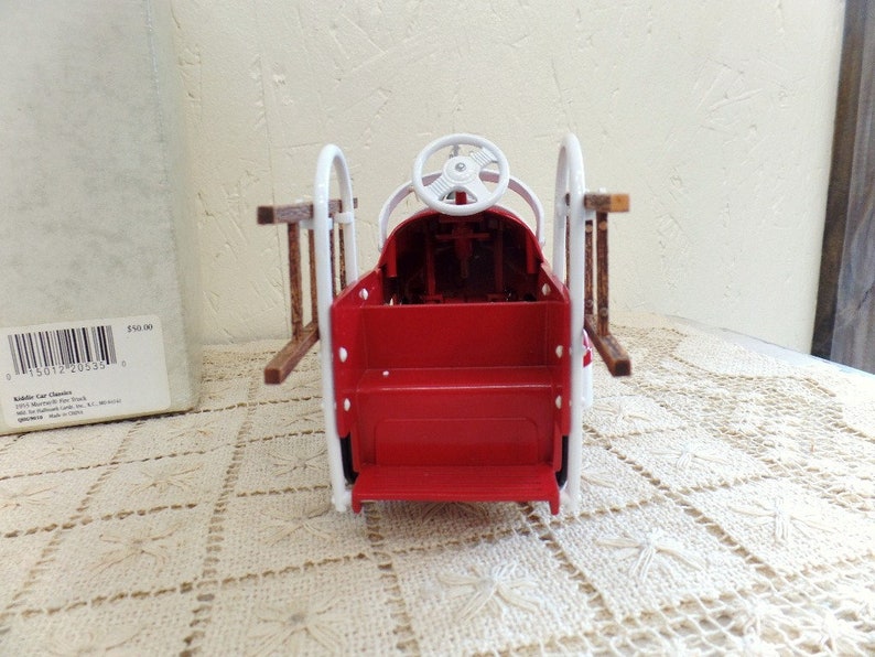 Voiture à Pédales Miniature Hallmark – 1955 Fire Chief, échelle Réduite, Occasion